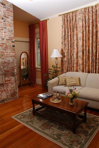 The Spring Seasons Inn Newport Luaran gambar