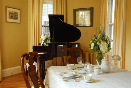 The Spring Seasons Inn Newport Luaran gambar